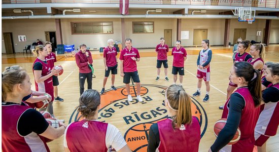 Latvijas sieviešu basketbola izlase Vētras vadībā uzsākusi treniņus