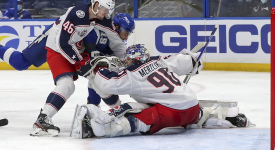 Merzļikinam 25 atvairīti metieni; 'Blue Jackets' piedzīvo 15. zaudējumu 17 spēlēs