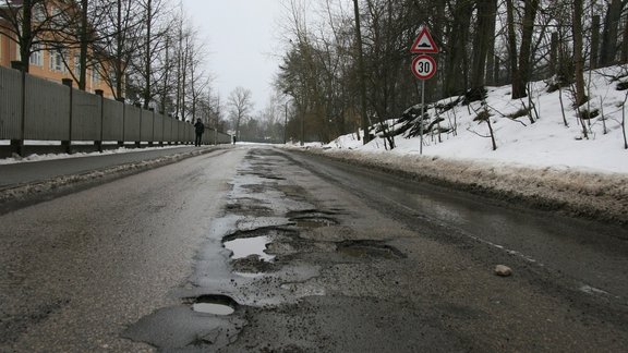  танка в реновированный ДК"Зиемельблазма" не попадем?