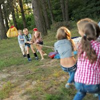 Психолог: Разрешите ребенку играть в дворовые игры