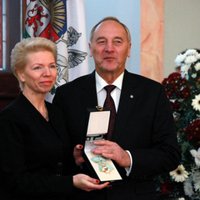 ФОТО: президент вручил высшие государственные награды