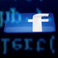 'Apple' un 'Facebook' apvaino viena otru lietotāju datu izmantošanā