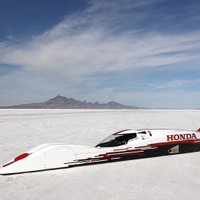 'Honda' bolīds ar trīscilindru dzinēju paātrinās līdz 421 km/h