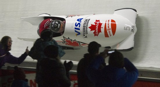 Kanādieša Raša ekipāža triumfē Pasaules kausa septītajā posmā bobslejā divniekiem