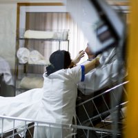 В больницах Латвии от коронавируса лечится 461 человек