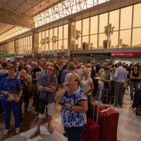 ФОТО: Сотни туристов изолировали в отеле на Канарах из-за коронавируса
