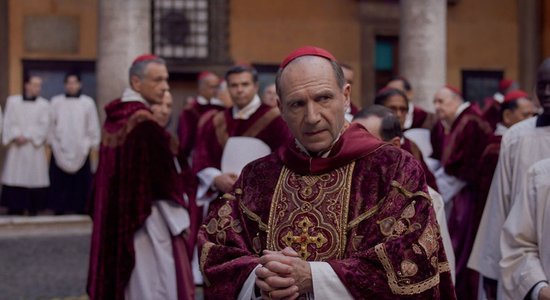 BAFTA ceremonijā labākās filmas laurus plūc Vatikāna varas spēļu trilleris – "Konklāvs"