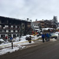 Ugunsgrēkā Francijas Alpos gājuši bojā divi cilvēki; 22 ievainoti