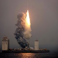 Ķīna pirmo reizi palaiž kosmosā raķeti no kuģa jūrā