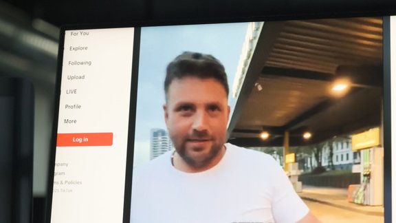 Tiesa atbrīvo par dzimumnoziegumiem aizdomās turēto Zeizu