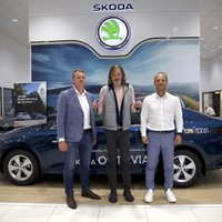 Video: LAF saņēmis divus jaunus 'Škoda' automobiļus
