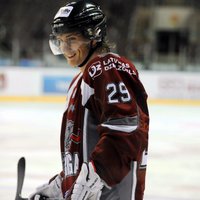 Латвийский хоккеист продолжает искать себя и менять российские клубы