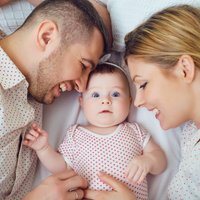 Randiņi un romantika arī jaunajiem vecākiem: kā nepazaudēt dzirksti pēc mazuļa piedzimšanas