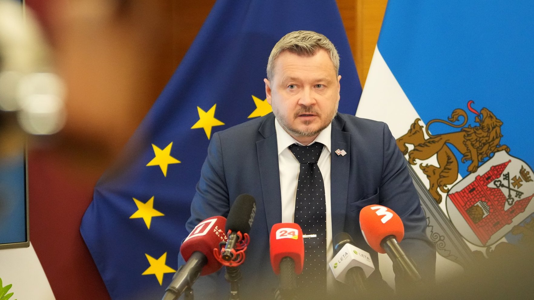 Lapiņš atteicies no Saeimas deputāta mandāta; nākamajam iespēja Ratniekam