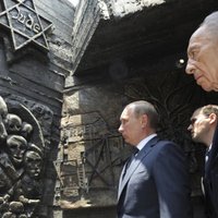 Путин побывал на Голгофе и у Стены Плача