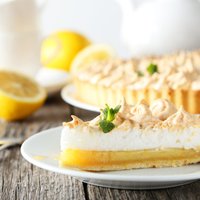 Saldi skābā zefīra tarte ar citronu krēmu