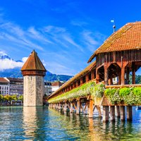 ФОТО. Треугольные картины и пыточная башня. Как выглядит самый старый деревянный мост Европы?