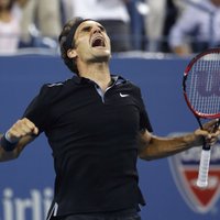 Šveicieši Federers un Vavrinka ļoti pārliecinoši sasniedz 'US Open' pusfinālu
