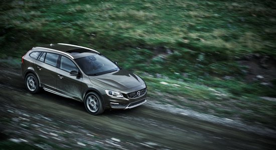 'Volvo V60' universāli papildina 'Corss Country' versija