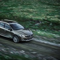 'Volvo V60' universāli papildina 'Corss Country' versija