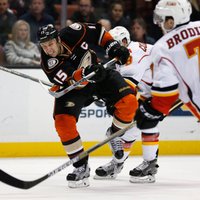 'Ducks' uzbrucējs Geclafs NHL spēlē izdara piecas rezultatīvas piespēles