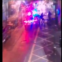 Dramatiski kadri: Kā policija nošāva Londonas uzbrucēju