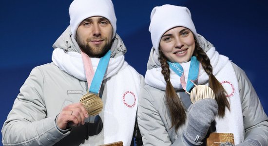 Российские керлингисты Крушельницкий и Брызгалова отказались от завоеванных медалей