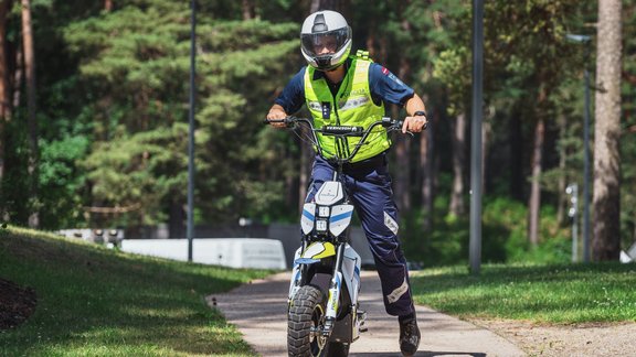 Policijas 'Mosphera' skrejriteņi