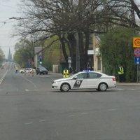 ФОТО: Полиция блокировала движение по Деглавскому мосту