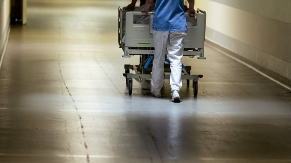 Slimnīcu patvertnes un simtiem pacientu vienlaikus: kā lietuviešu mediķi gatavojas X stundai