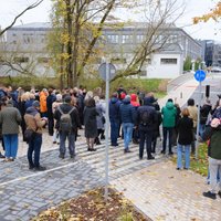 Foto: Akadēmisko un biznesa vidi vairs grāvis nešķirs – atklāj Kīleveina tiltiņu