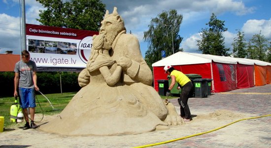 Foto: Kā top iemīļoti kino tēli smilšu festivālā Jelgavā