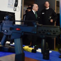 Parīzes policisti tiks apbruņoti ar automātiskajām šautenēm