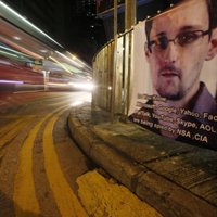 Aptauja: Vairums amerikāņu Snoudenu uzskata par slepenu ziņu nopludinātāju, nevis nodevēju