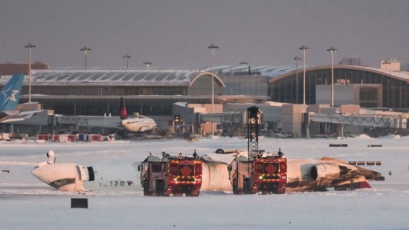 Toronto lidostā avarējušajā lidmašīnā visi pasažieri izdzīvojuši; 18 hospitalizēti