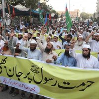 Pakistānā par vandālismu un vardarbību protestu laikā aizturēti vairāk nekā 150 cilvēki