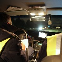 'Dzērājšoferis' ārdās pa Valmieras ielām un taranē policijas auto