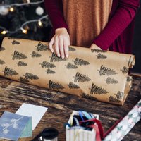 Lai mantas netiktu sabojātas: ieteikumi, kā droši iepakot dāvanas sūtīšanai