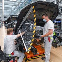 Jaunu auto tirdzniecība Vācijā maijā sarukusi uz pusi