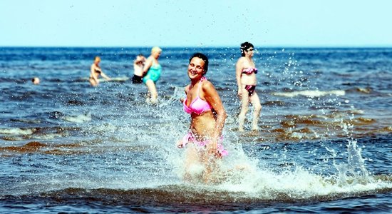 В Кишэзерс и на пляже Румбулы вода прогрелась до +22 градусов 