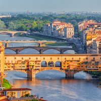 Флоренция ввела для туристов штрафы за еду на улице до €500