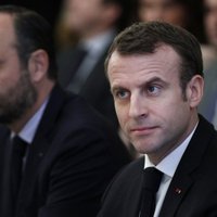 Francijas kreisie un labējie radikāļi noraidījuši Makrona piekāpšanos