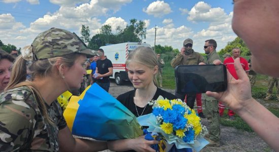 Ukraina no Krievijas atguvusi 75 karagūstekņus