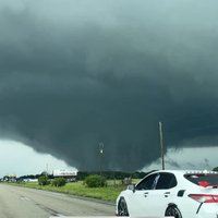 Video: Iespaidīgi tornado plosās Floridā pirms "Miltona" atnākšanas