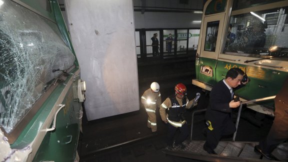 В метрополитене Сеула столкнулись два поезда