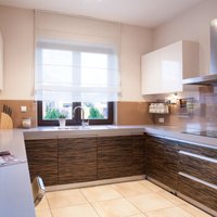 Mājīguma elements virtuvē – auduma žalūzijas un to interpretācijas