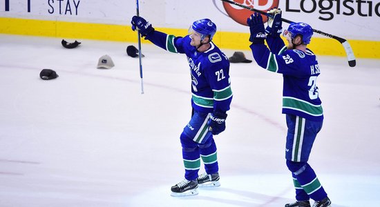 Video: Brāļu Sedinu iespaidīgais 'gols' uz atvadām no Vankūveras