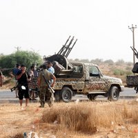 Sadursmēs un sprādzienos Bengāzī iet bojā desmitiem karavīru