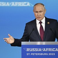 Путин об отступлении российских военных из-под Киева: "нас просили это сделать"