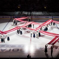 KHL pārdomā un Rīgas 'Dinamo' šovā saskata 'nacisma simboliem' līdzīgus rakstus